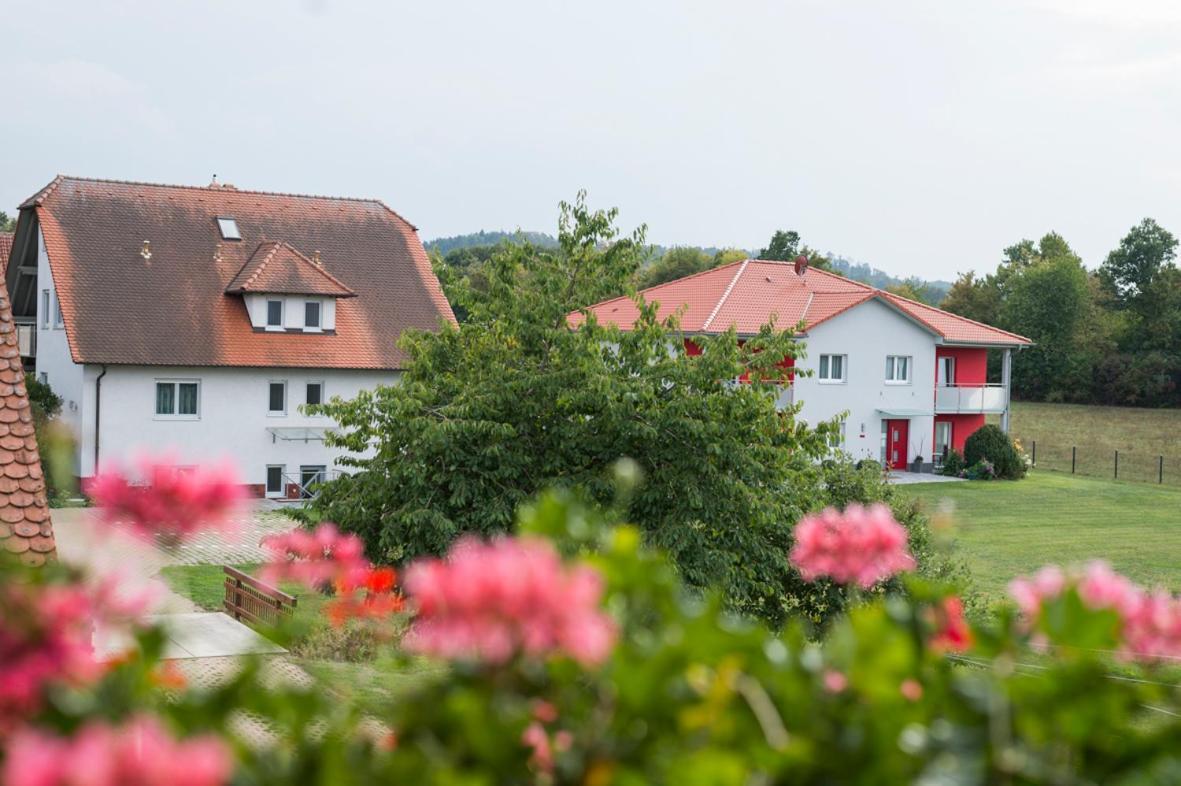 Oberdachstetten Hofmann'S Apartements & Ferienwohnungen מראה חיצוני תמונה